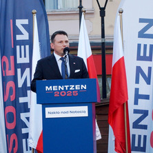 Tłumy na wiecu kandydata na prezydenta. Mentzen odwiedził Nakło <font color=