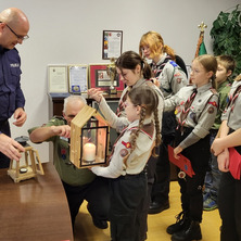 „Pielęgnuj dobro w sobie”. Betlejemskie światełko dla nakielskiej policji