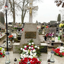 Zapłonęły znicze. Na terenie gm. Sadki spoczywa 4 powstańców