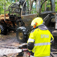 Pożar maszyny leśnej. Sobotnia akcja gaśnicza