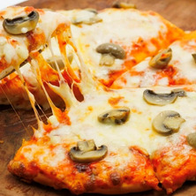 Przepis na domową pizzę. Doskonała na zimowe wieczory