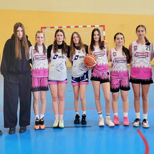 Mistrzostwa powiatu w koszykówce dziewcząt. SP 1 Szubin zwycięzcą