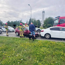 Zderzenie czterech aut. Stłuczka na rondzie